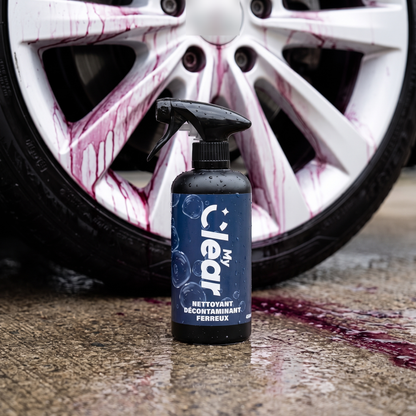 Décontaminant ferreux MyClear devant une jante en pleine réaction violette